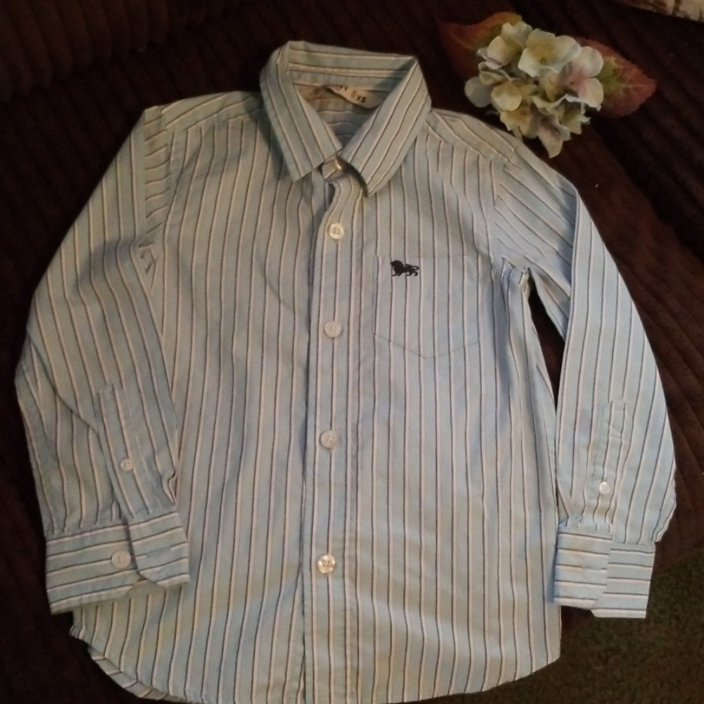 🌺SALE Boys old navy button down shirt size xs
